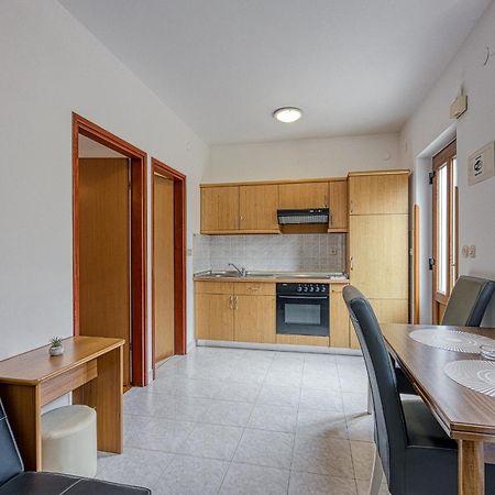 Punta B Hotel Пореч Екстериор снимка