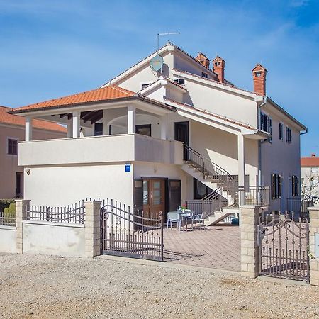 Punta B Hotel Пореч Екстериор снимка