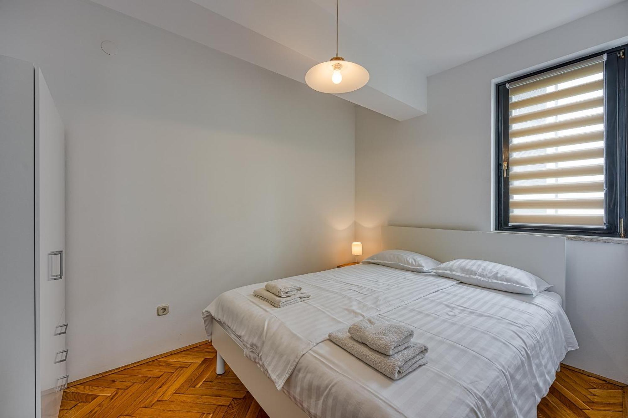 Punta B Hotel Пореч Екстериор снимка