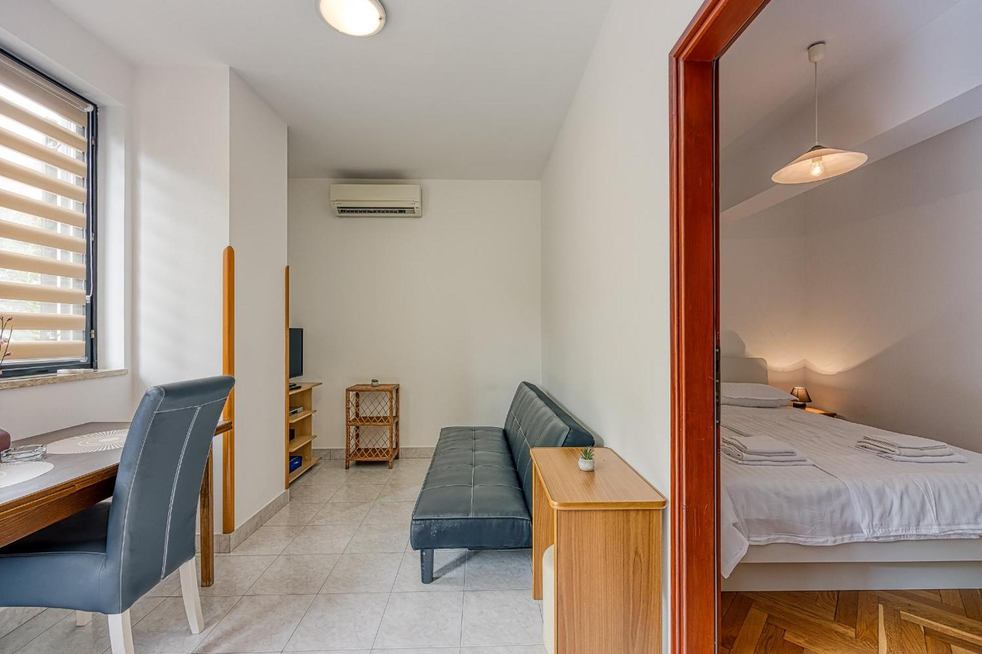Punta B Hotel Пореч Екстериор снимка