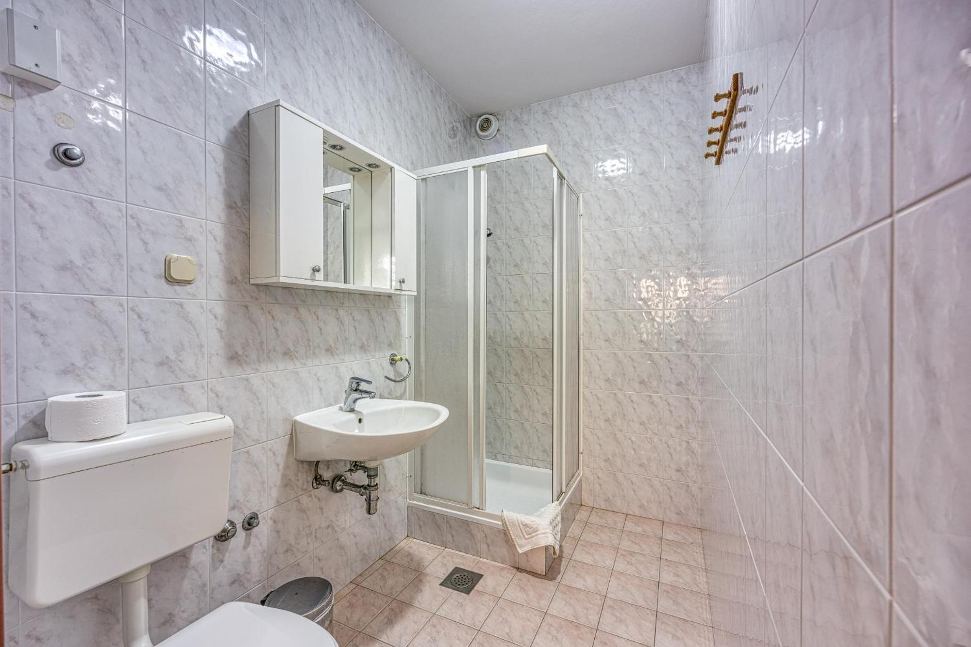 Punta B Hotel Пореч Екстериор снимка