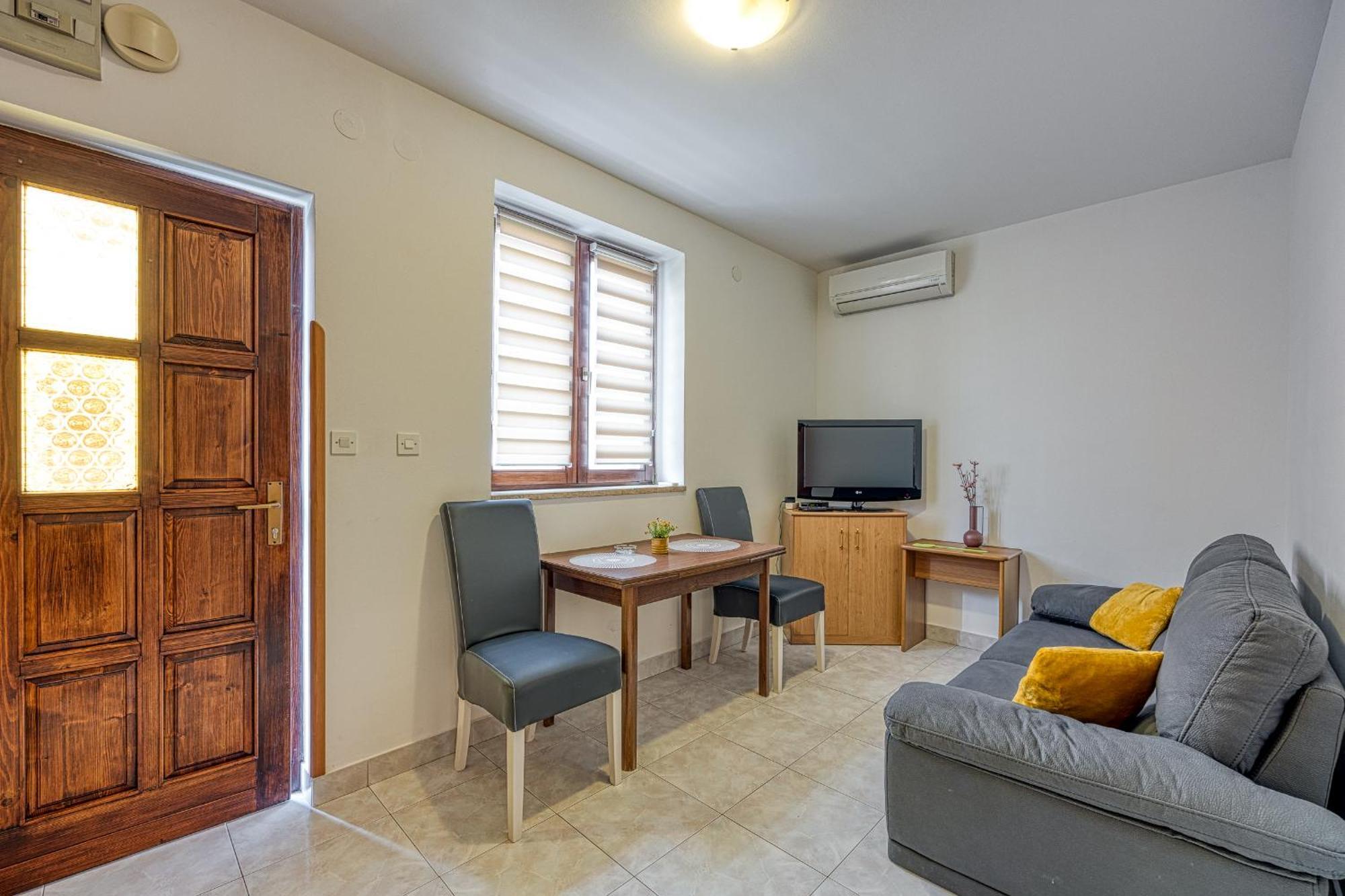 Punta B Hotel Пореч Екстериор снимка