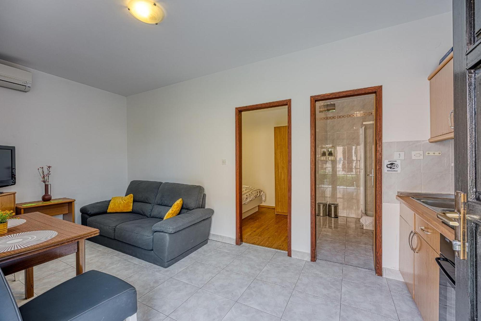 Punta B Hotel Пореч Екстериор снимка