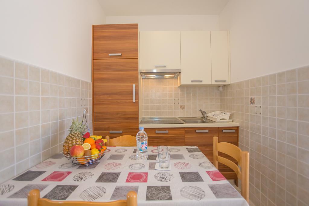 Punta B Hotel Пореч Екстериор снимка