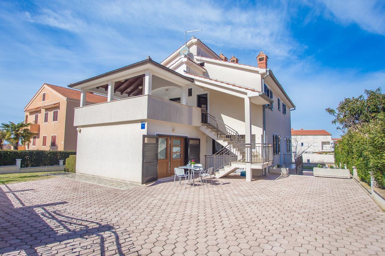 Punta B Hotel Пореч Екстериор снимка