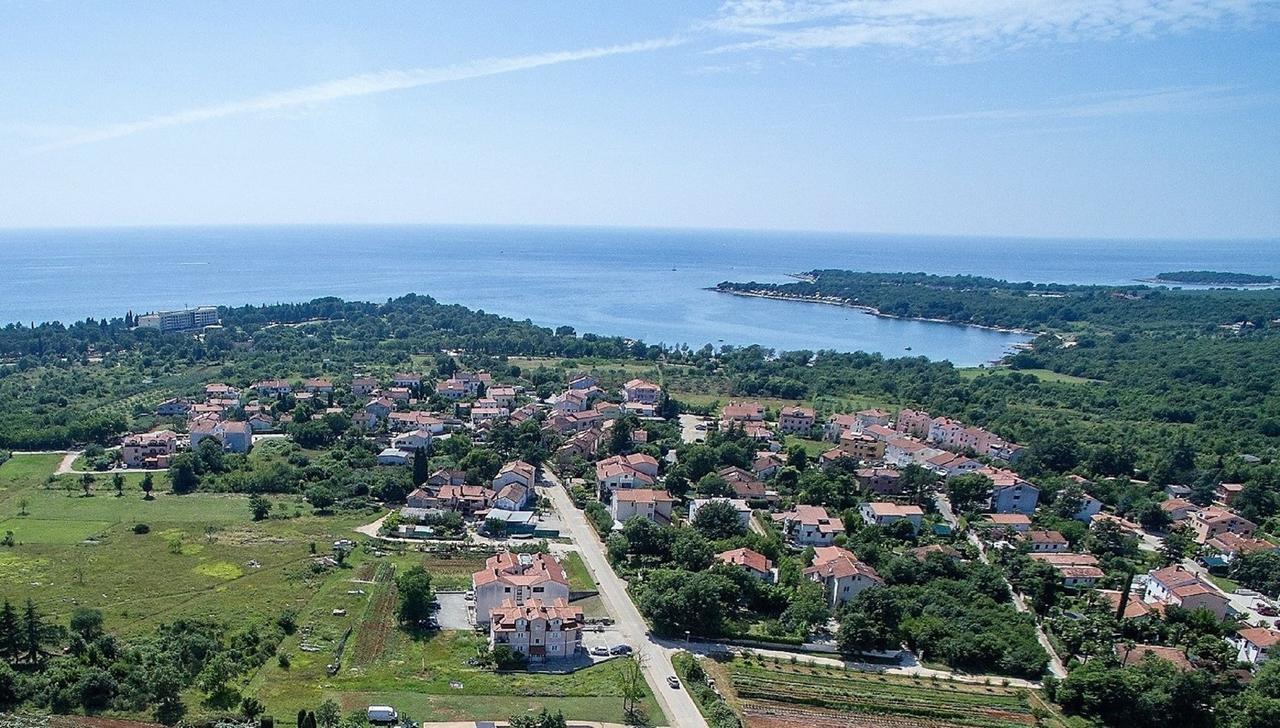 Punta B Hotel Пореч Екстериор снимка